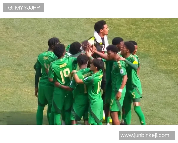 越南U23队迎战朝鲜队展现青春风采激烈对决引人瞩目 越南U23队迎战朝鲜队展现青春风采激烈对决引人瞩目