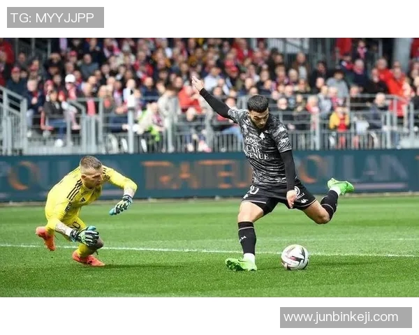 梅斯主场逼平里尔，巴黎圣日耳曼失去领先优势，法甲榜首争夺赛趋白热