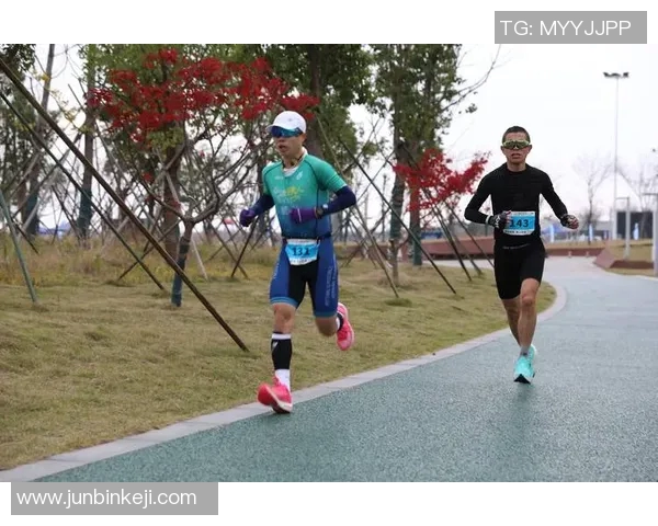 勇士与太阳第三节激战回顾球员表现与战术分析全景呈现